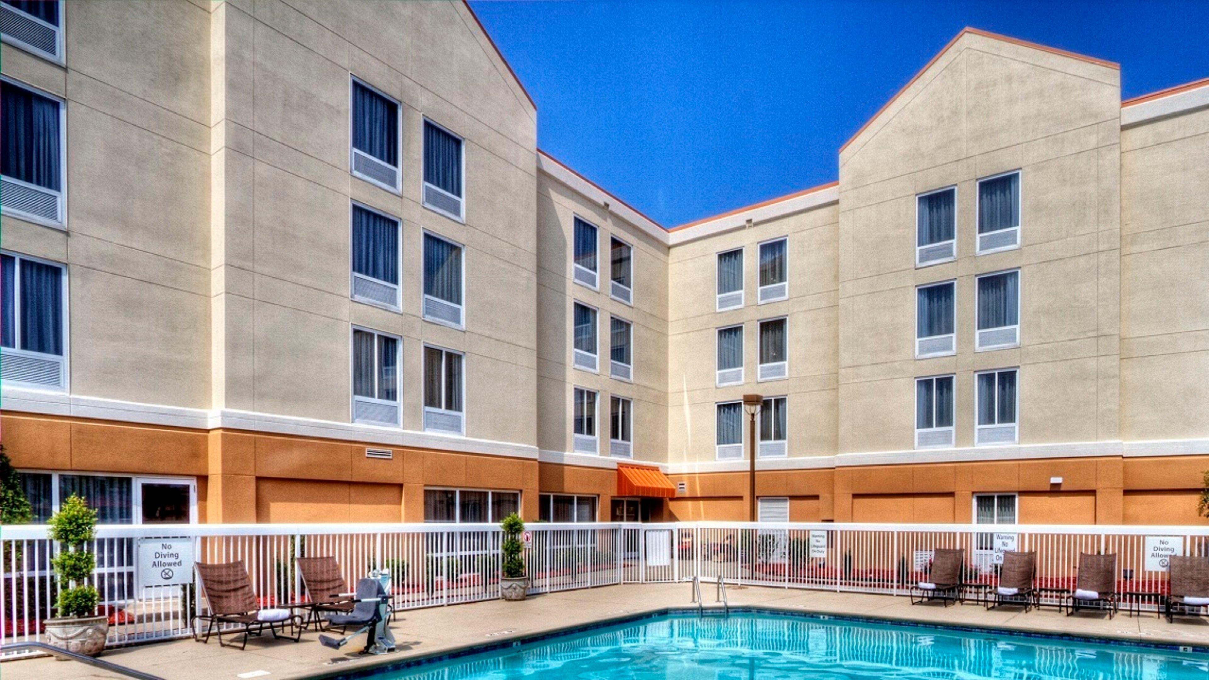 Holiday Inn Express Greenville By Ihg Exterior photo